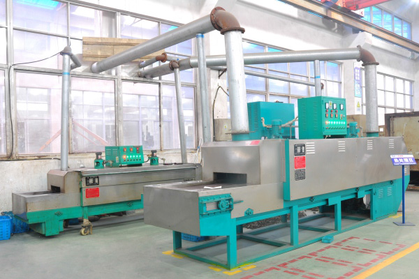 連(lian)續式回火爐