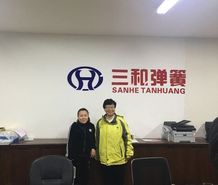 台灣客(kè)戶來我司合影(ying)